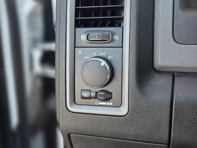 2015 Ram 1500 4WD Crew Cab 149" Tradesman - 22973376 - 39