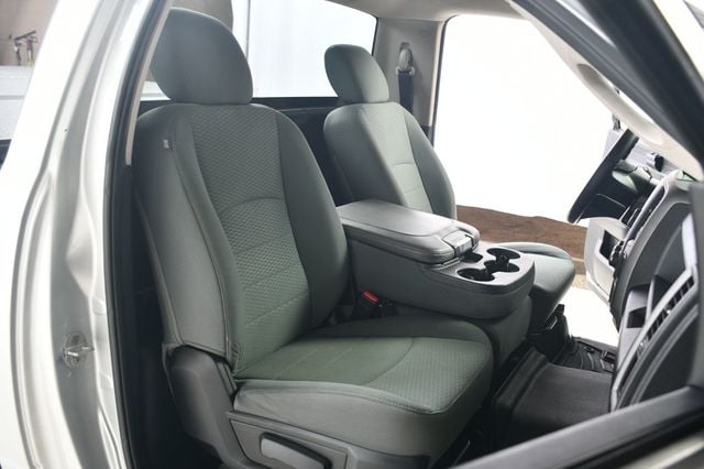 2015 Ram 1500 Carfax Certified Auto V6 Great Economy and Looks - 22967085 - 13