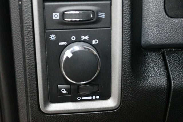 2015 Ram 1500 Carfax Certified Auto V6 Great Economy and Looks - 22967085 - 15