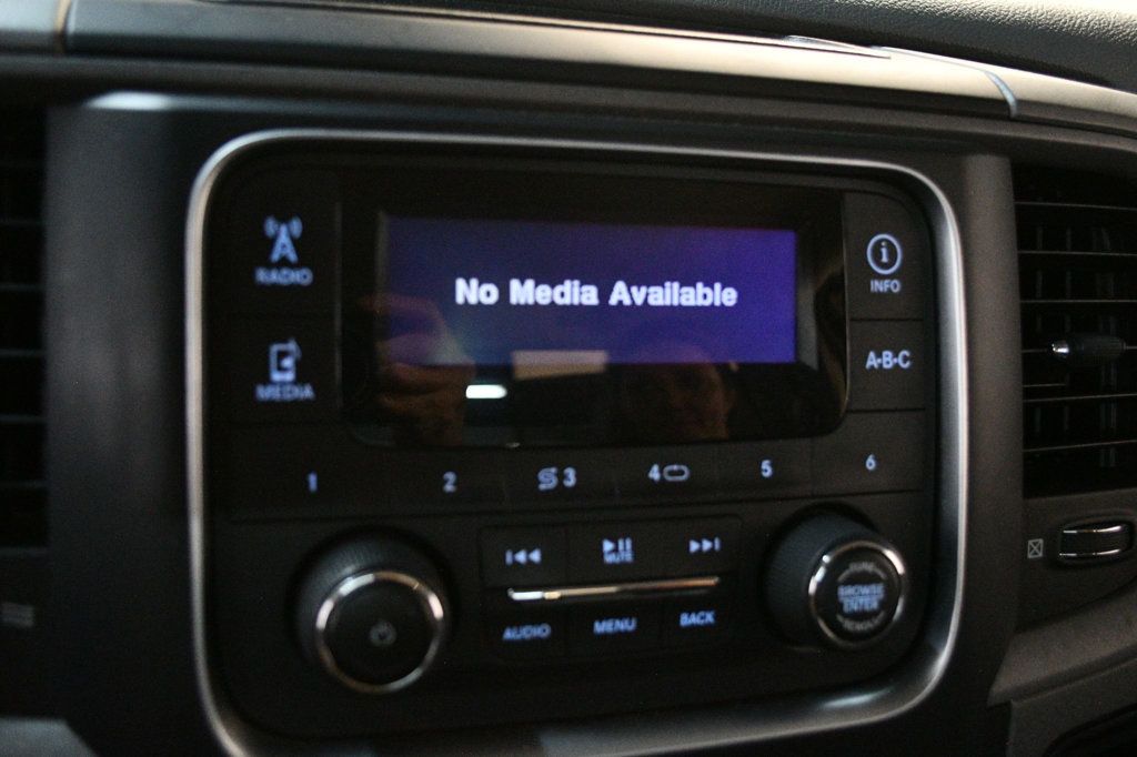 2015 Ram 1500 Carfax Certified Auto V6 Great Economy and Looks - 22967085 - 26