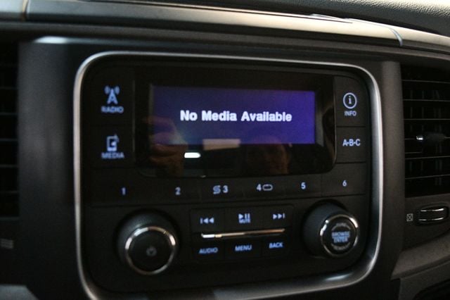 2015 Ram 1500 Carfax Certified Auto V6 Great Economy and Looks - 22967085 - 26