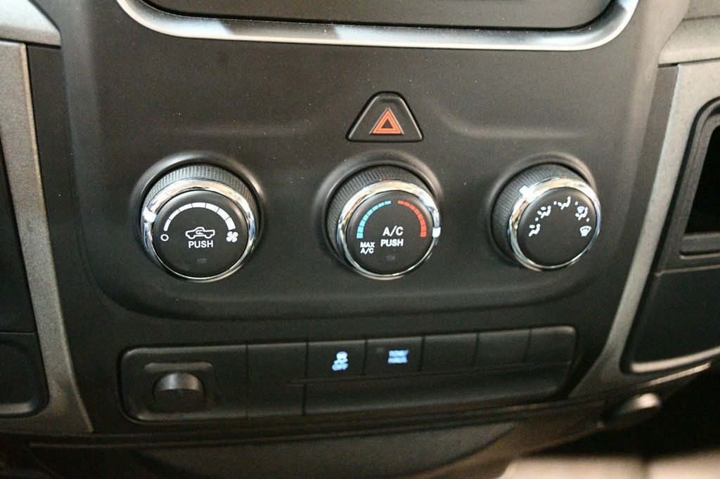 2015 Ram 1500 Carfax Certified Auto V6 Great Economy and Looks - 22967085 - 28