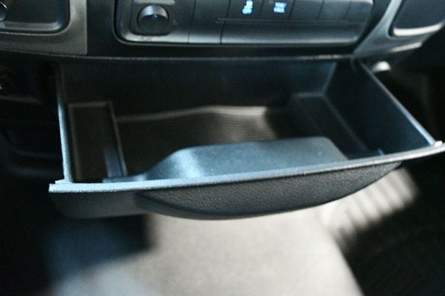 2015 Ram 1500 Carfax Certified Auto V6 Great Economy and Looks - 22967085 - 29