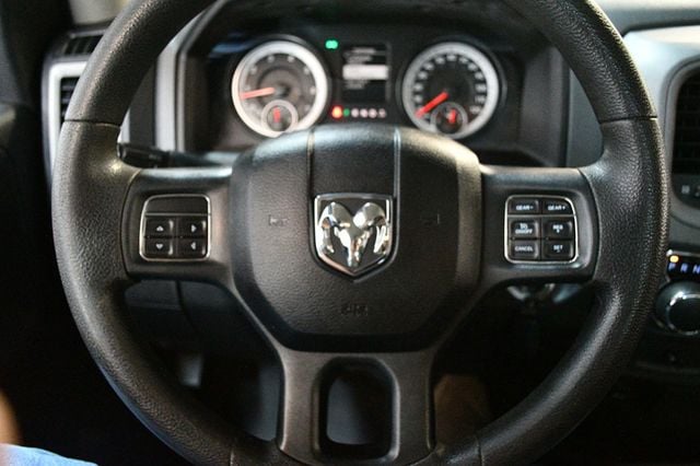 2015 Ram 1500 Carfax Certified Auto V6 Great Economy and Looks - 22967085 - 31