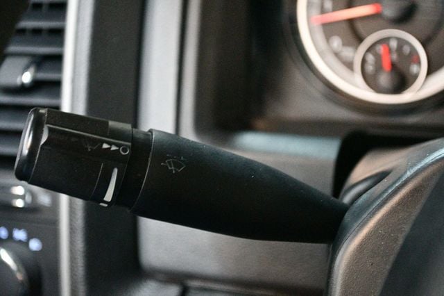 2015 Ram 1500 Carfax Certified Auto V6 Great Economy and Looks - 22967085 - 34