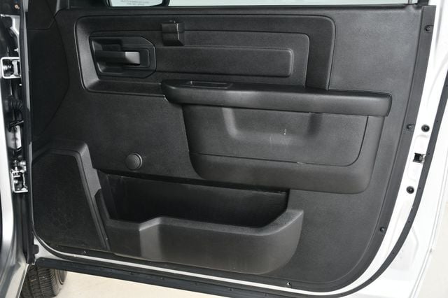 2015 Ram 1500 Carfax Certified Auto V6 Great Economy and Looks - 22967085 - 36