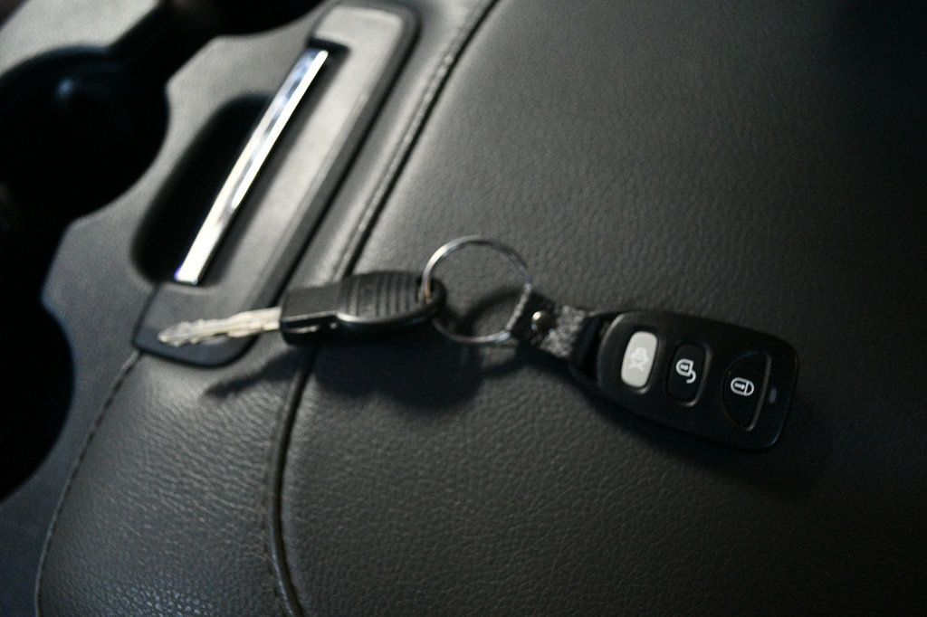 2015 Ram 1500 Carfax Certified Auto V6 Great Economy and Looks - 22967085 - 37