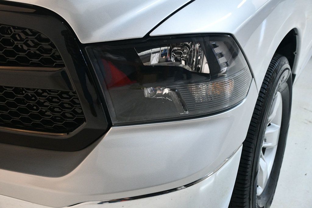 2015 Ram 1500 Carfax Certified Auto V6 Great Economy and Looks - 22967085 - 40