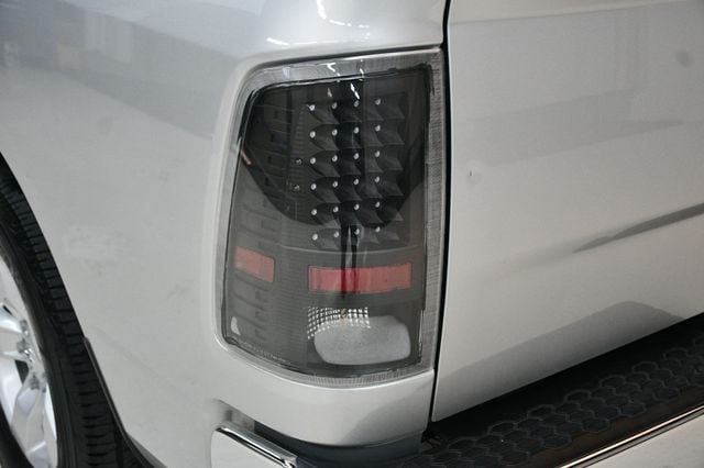 2015 Ram 1500 Carfax Certified Auto V6 Great Economy and Looks - 22967085 - 41