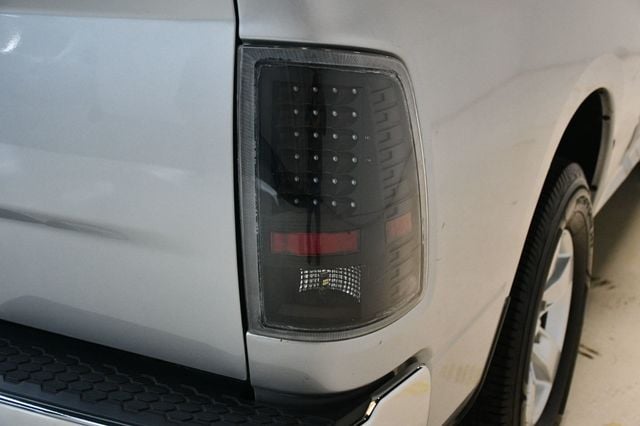 2015 Ram 1500 Carfax Certified Auto V6 Great Economy and Looks - 22967085 - 44