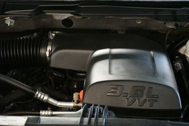 2015 Ram 1500 Carfax Certified Auto V6 Great Economy and Looks - 22967085 - 45