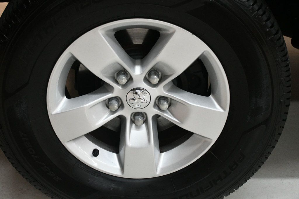 2015 Ram 1500 Carfax Certified Auto V6 Great Economy and Looks - 22967085 - 46