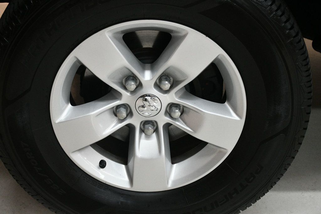 2015 Ram 1500 Carfax Certified Auto V6 Great Economy and Looks - 22967085 - 47