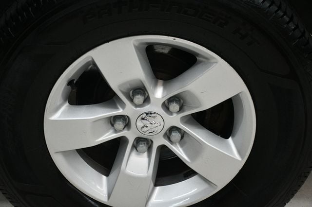 2015 Ram 1500 Carfax Certified Auto V6 Great Economy and Looks - 22967085 - 49