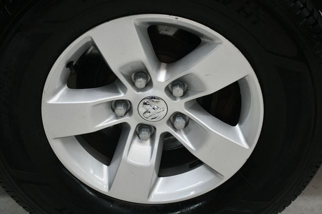 2015 Ram 1500 Carfax Certified Auto V6 Great Economy and Looks - 22967085 - 50