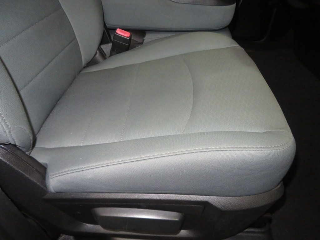 2015 Ram 1500 HEMI 4X4 EXTRA CLEAN TRADESMAN QUADCAB LOW MILES  - 22977739 - 32