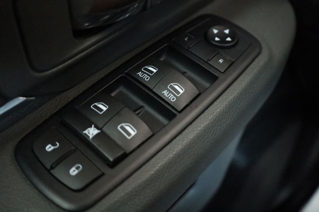 2015 Ram 1500 SLT - 23070710 - 29