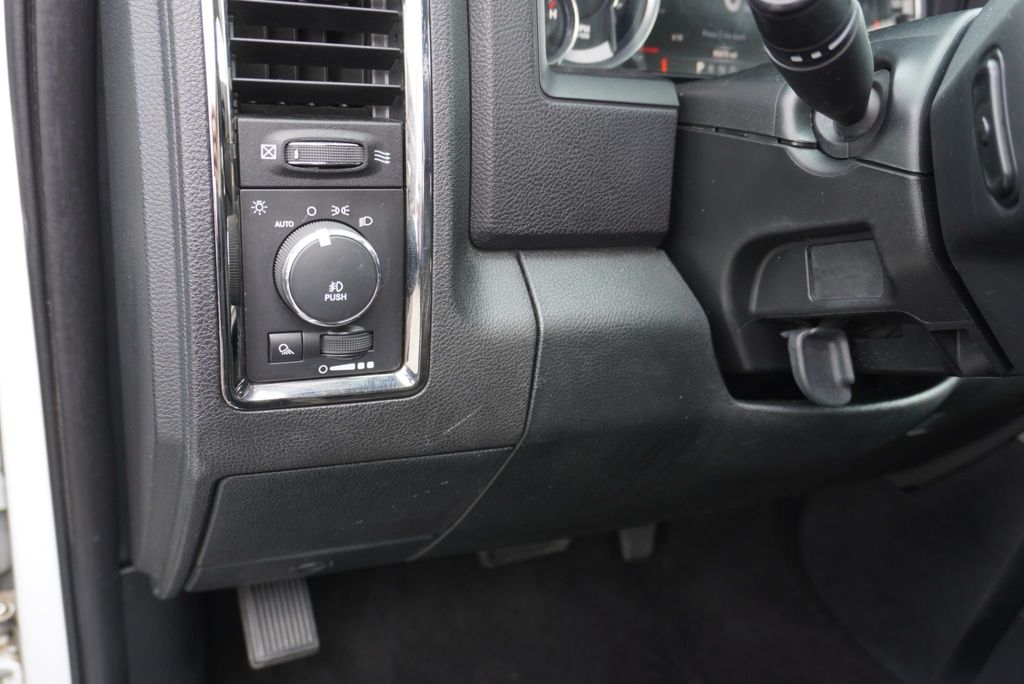2015 Ram 1500 SPORT - 22997102 - 26