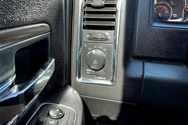 2015 Ram 2500 4WD Crew Cab 169" Laramie - 22916350 - 26