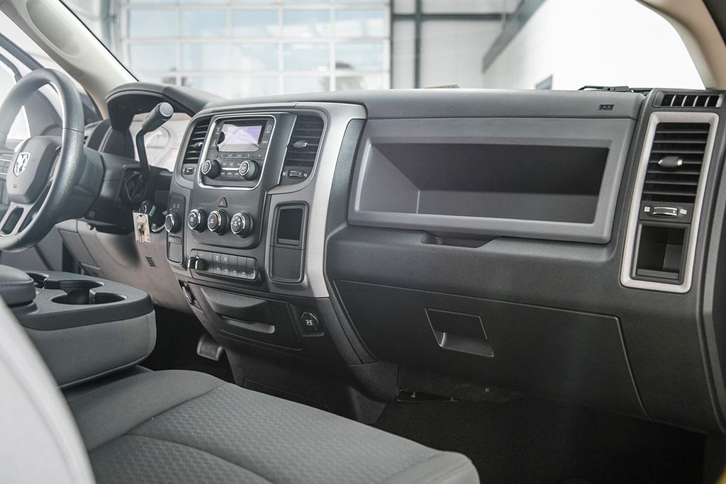 2015 Ram 2500 RAM 2500 TRADESMAN 4X4 6.4 HEMI * 9' READING UTILITY BED * - 17005667 - 18