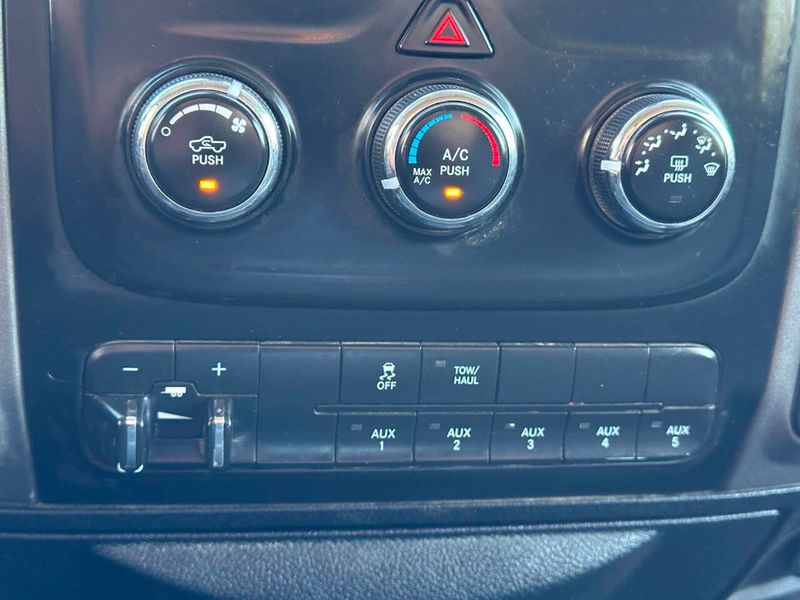 2015 Ram 3500 4X2 2dr Regular Cab 167.5 in. WB - 22933744 - 32