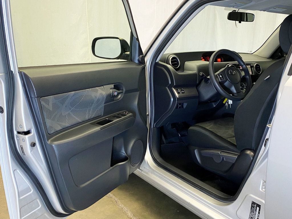 2015 Scion xB 5dr Wagon Automatic - 22926148 - 14