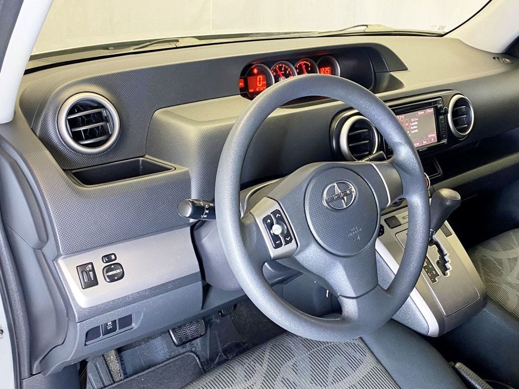 2015 Scion xB 5dr Wagon Automatic - 22926148 - 19