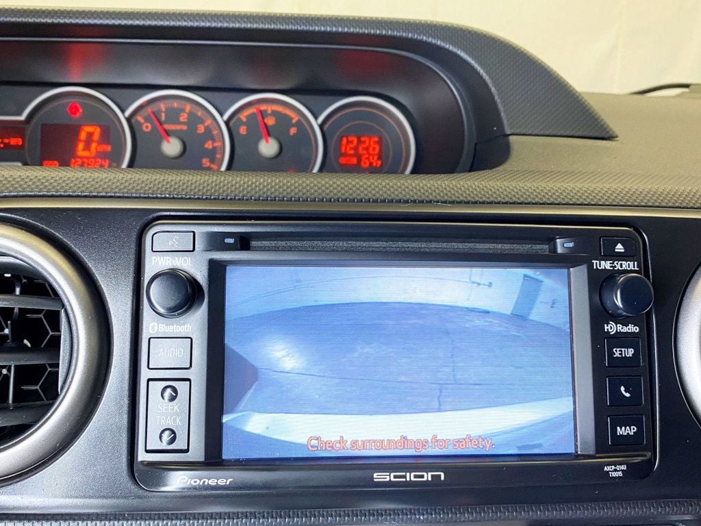 2015 Scion xB 5dr Wagon Automatic - 22926148 - 31