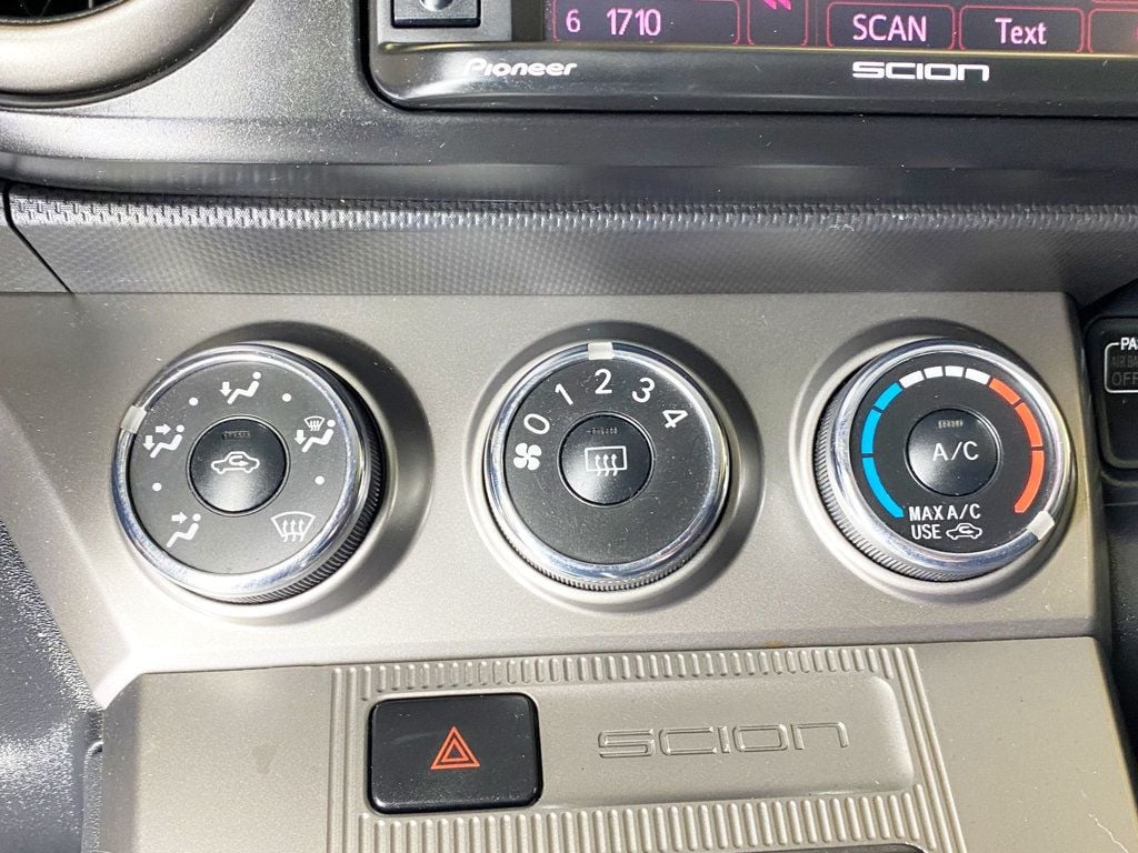 2015 Scion xB 5dr Wagon Automatic - 22926148 - 32