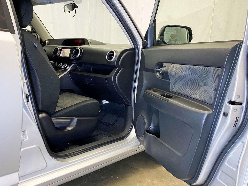 2015 Scion xB 5dr Wagon Automatic - 22926148 - 35