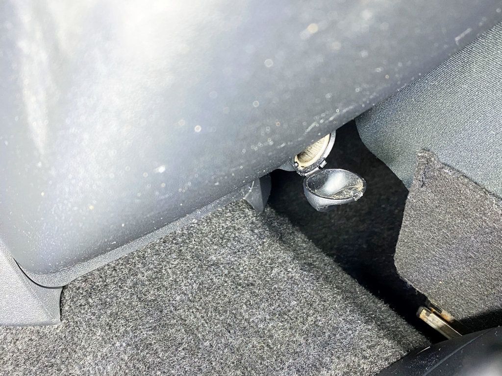 2015 Scion xB 5dr Wagon Automatic - 22958960 - 32