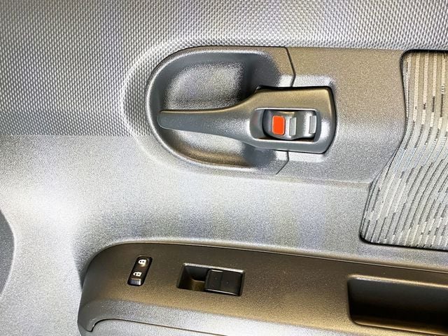 2015 Scion xB 5dr Wagon Automatic - 22958960 - 35