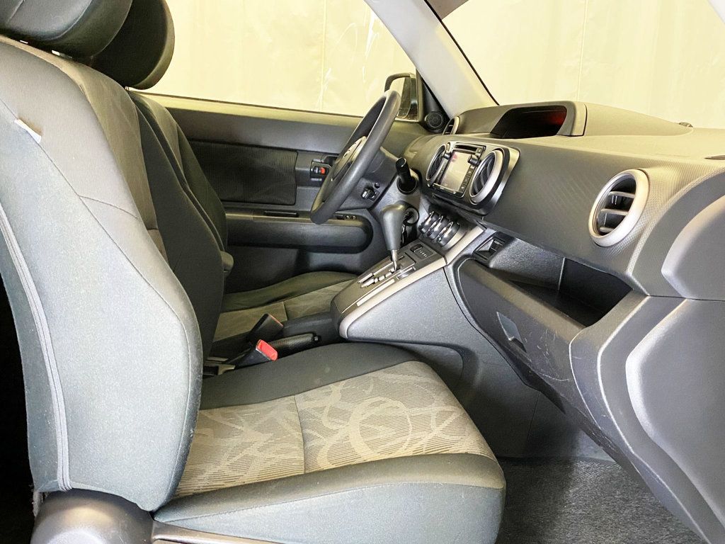 2015 Scion xB 5dr Wagon Automatic - 22958960 - 36