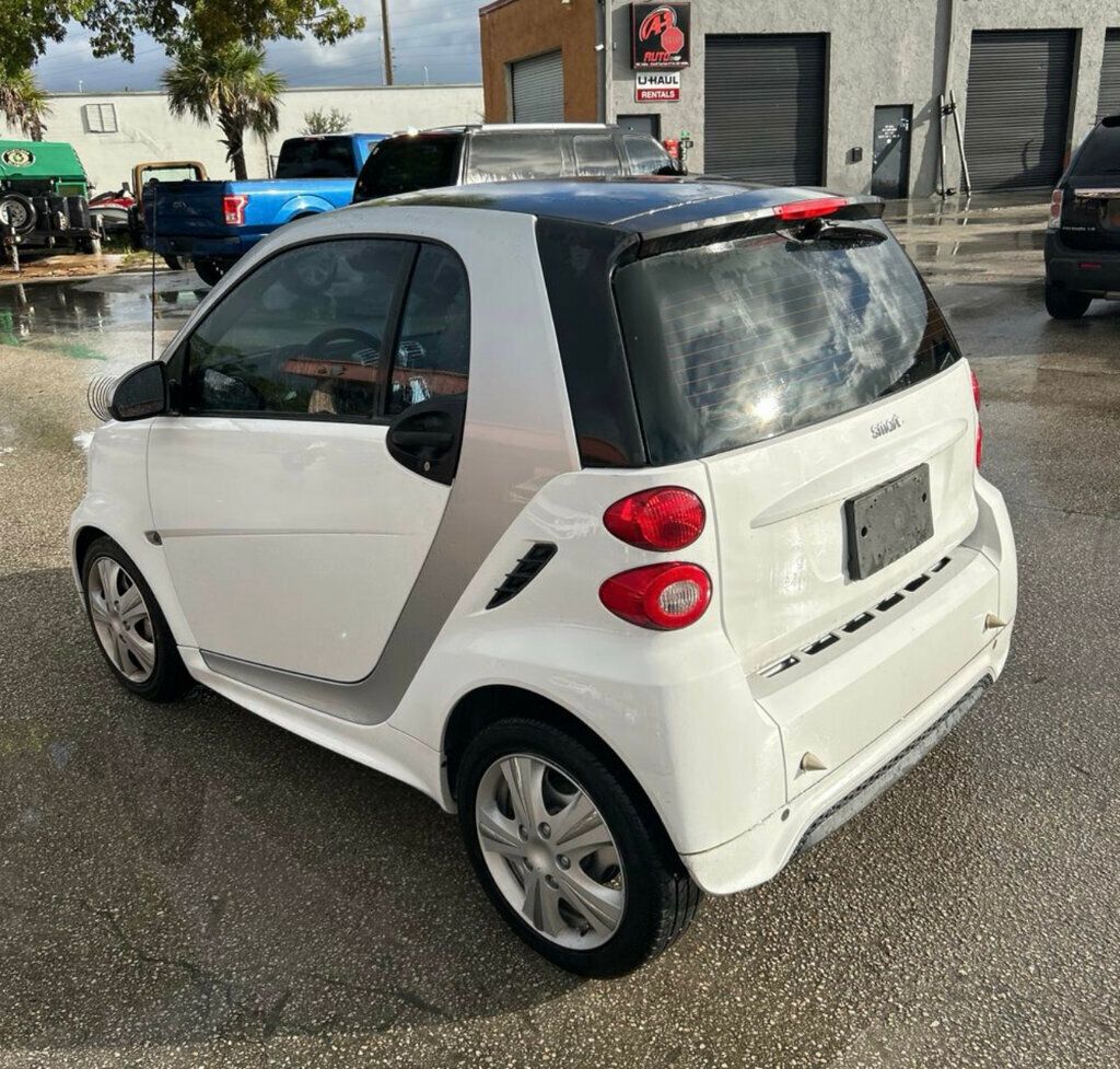 2015 Smart Fortwo photo 2