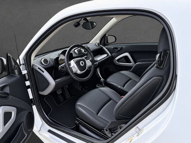 2015 smart Fortwo CLEAN CARFAX, CAR2GO EDITION PKG, NAVI, HEATED SEATS, 17" WHEELS - 23090742 - 5