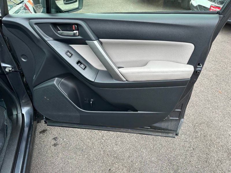 2015 Subaru Forester 4dr CVT 2.5i Limited PZEV - 22887056 - 23