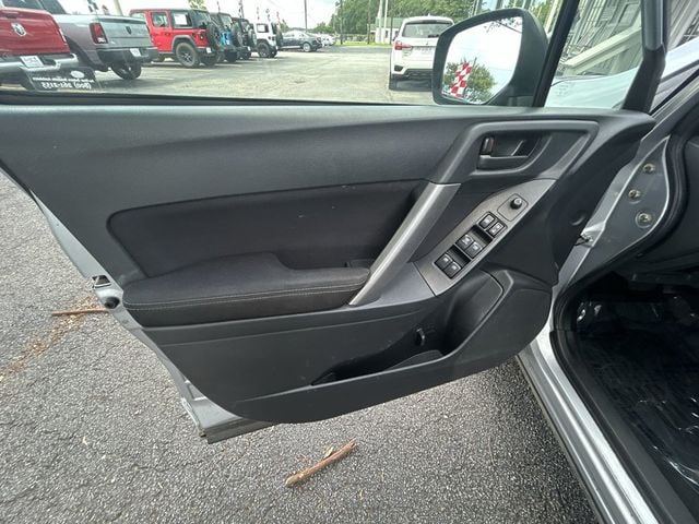 2015 Subaru Forester 4dr CVT 2.5i PZEV - 23045177 - 11