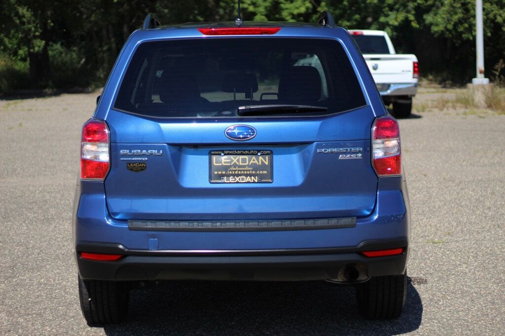 2015 Subaru Forester 2.5i Premium photo 5