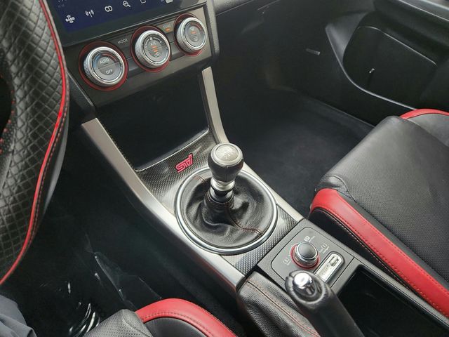 2015 Subaru WRX STI 4dr Sedan Limited with Navigation System & Keyless Access/Start - 22946503 - 16