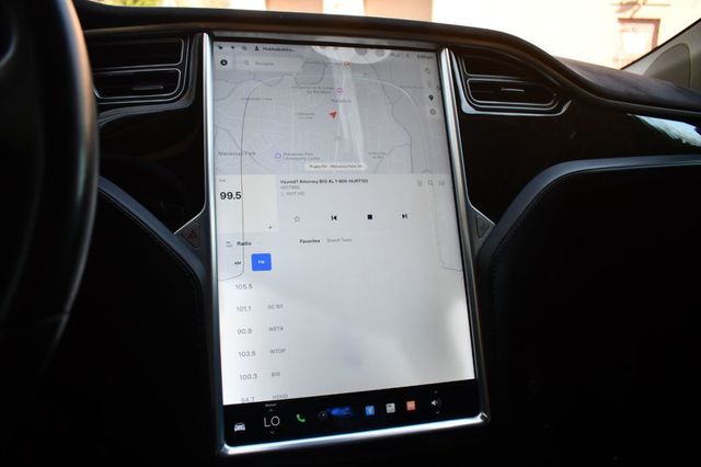 2015 Tesla Model S 4dr Sedan AWD 70D - 22998699 - 12