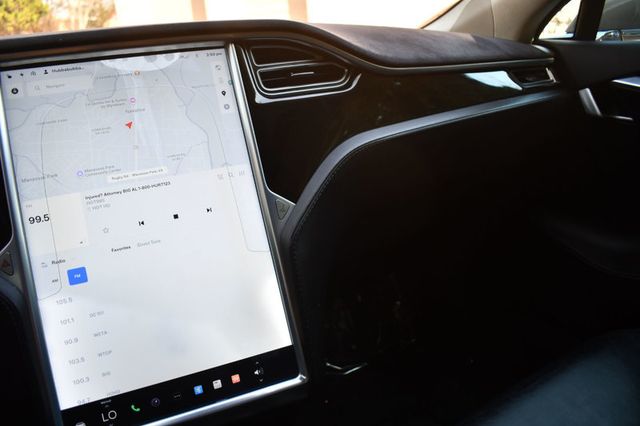 2015 Tesla Model S 4dr Sedan AWD 70D - 22998699 - 15