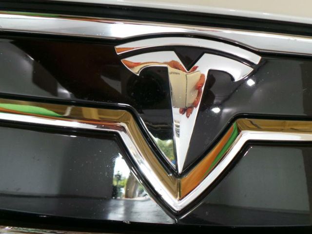 2015 Tesla Model S 4dr Sedan AWD 85D - 15400151 - 12