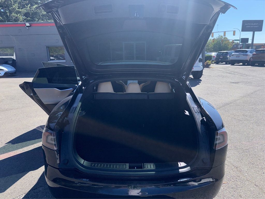 Tesla Model S photo 11