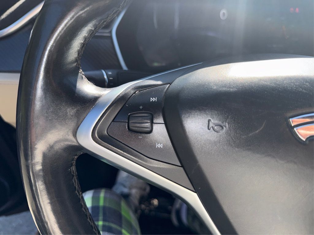 Tesla Model S photo 32