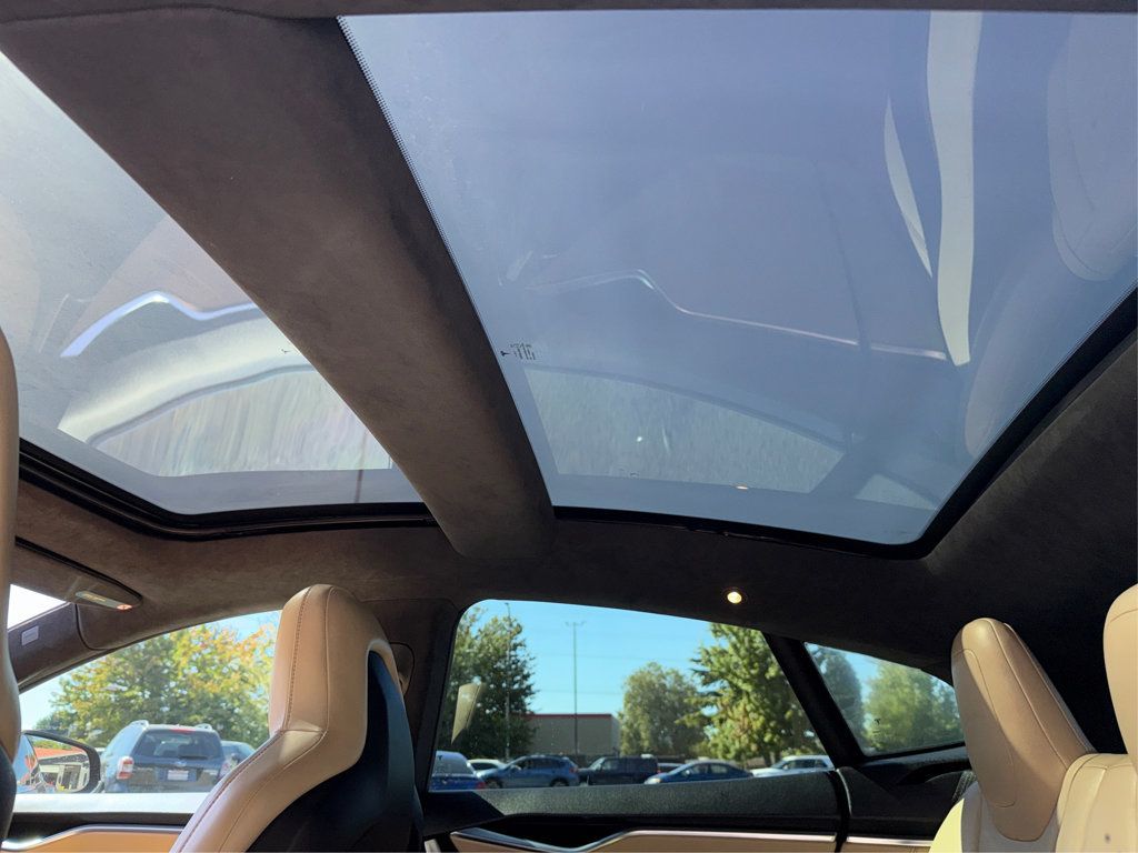 Tesla Model S photo 33