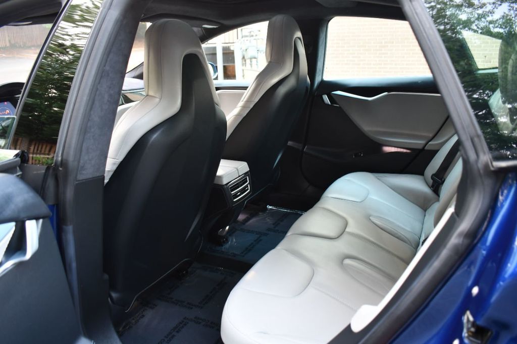 https://cdn.ebizautos.media/used-2015-tesla-model_s-4drsedanawdp90d-12074-21594361-25-1024.jpg