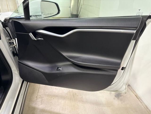 2015 Tesla Model S 4dr Sedan RWD 60 kWh Battery - 23024575 - 31