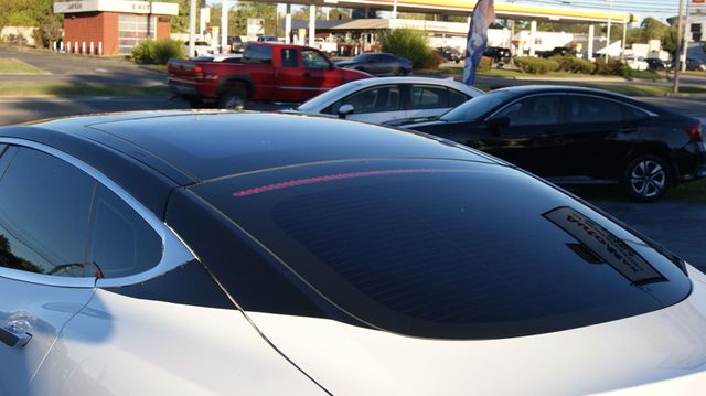 2015 Tesla Model S VERY CLEAN INSIDE AND OUT  - 22883007 - 9