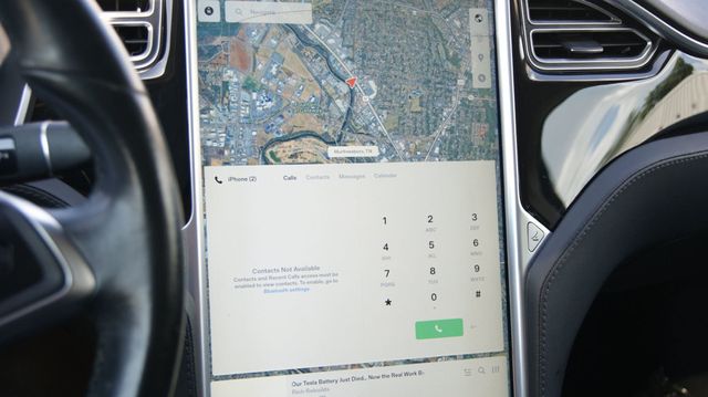 2015 Tesla Model S VERY CLEAN INSIDE AND OUT  - 22883007 - 13