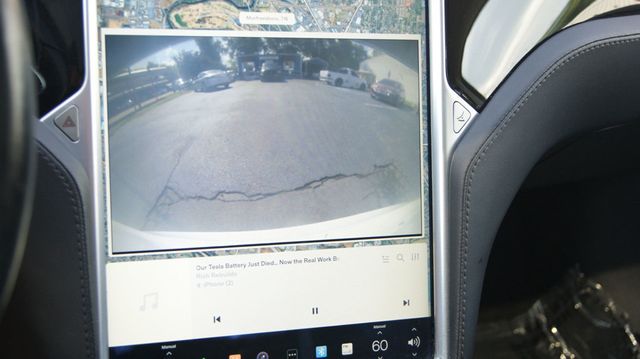 2015 Tesla Model S VERY CLEAN INSIDE AND OUT  - 22883007 - 14